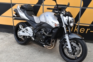 SUZUKI GSR 600